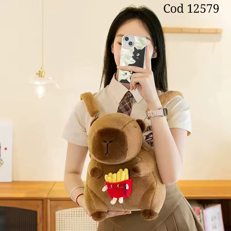 Miniatura 3 de MOCHILA CAPIBARA TENDENCIA 2025 - ACCESORIO Y COLOR: SALCHICHA